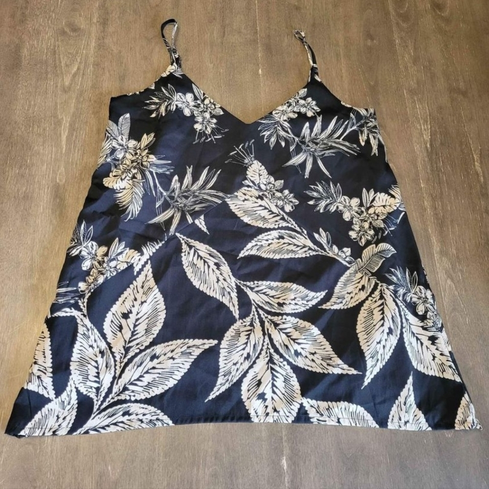 XxSmall Le Chateau top with tags